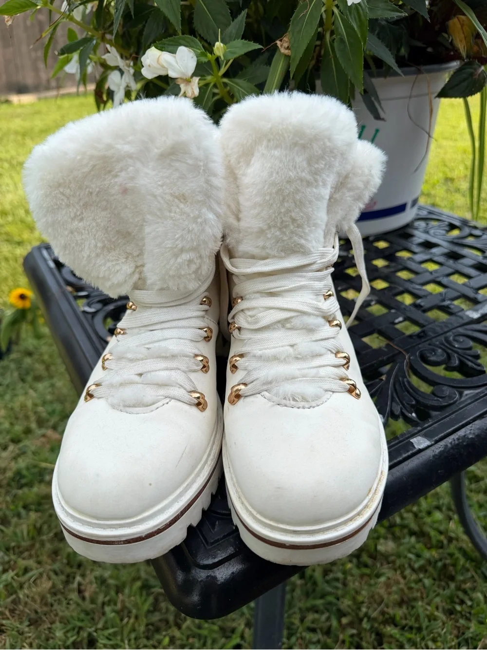 Bamboo White Faux Fur Lace Up Winter Ankle Boots Lug Sole Women’s 8 EU 38